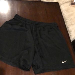 Black Nike shorts M
